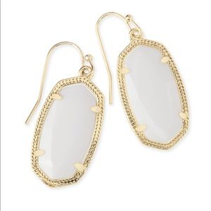 Kendra Scott Jewelry - 🥳SALE🥳 NEW Kendra Scott Dani Gold Earrings Kendra Scott Jewelry - 🥳SALE🥳 NEW Kendra Scott Dani Gold Earrings